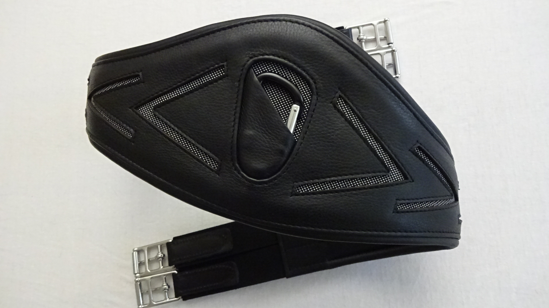 Sattelgurt aus Rindsleder, mit eloxiertem Alu-Schnapphaken, schwarz, 125 cm